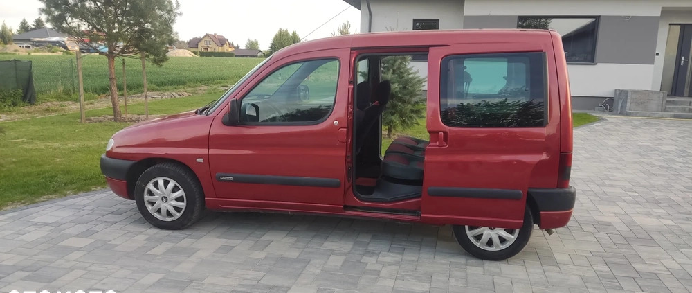 Citroen Berlingo cena 7200 przebieg: 256000, rok produkcji 2000 z Brzeziny małe 37